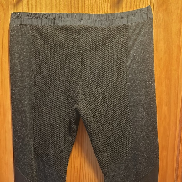 ANGELS NEVER DIE - Textured/ Layered/ Patch Work/ Grey/Black Leggings - XL - Picture 7 of 9
